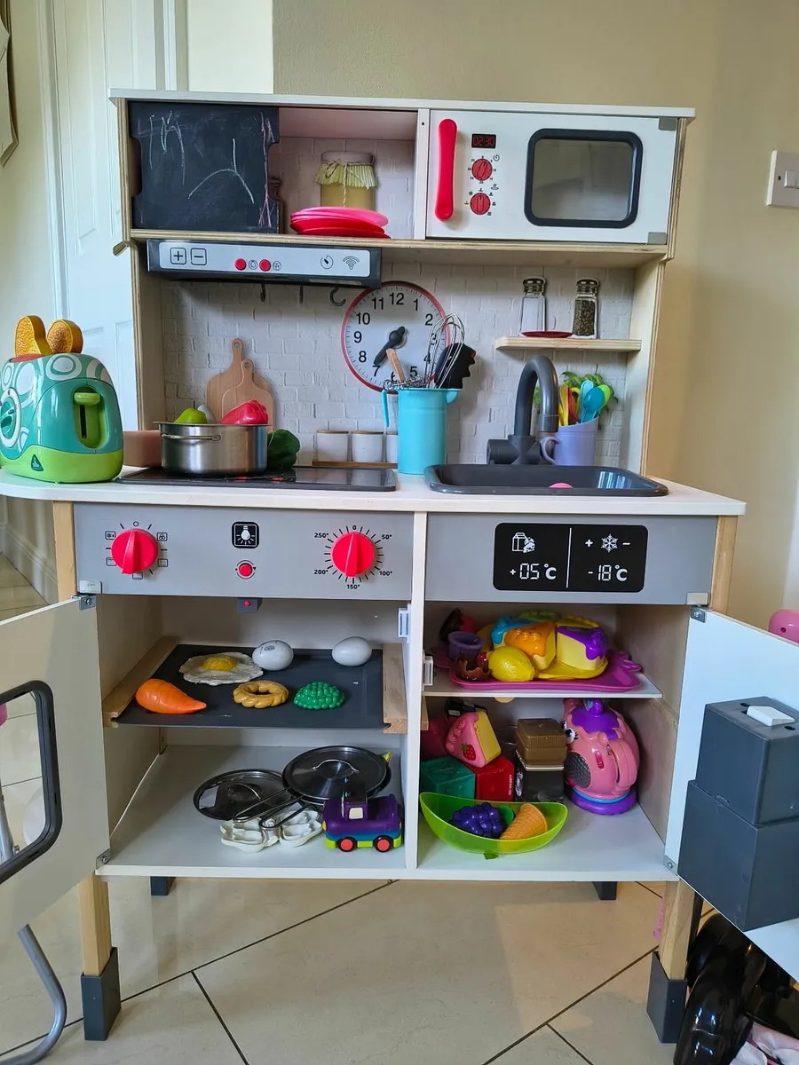 Toy kitchen - Image 3
