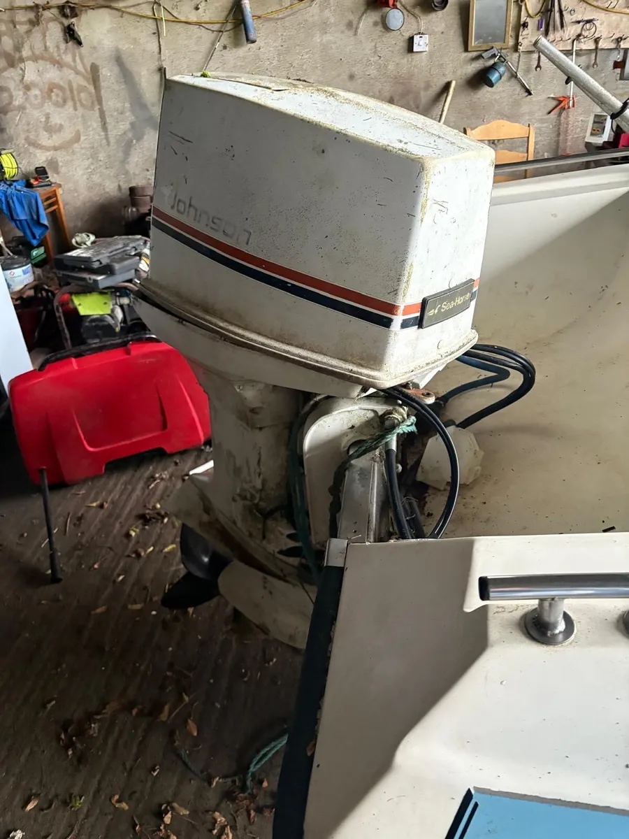 Boat and trailer - Image 4