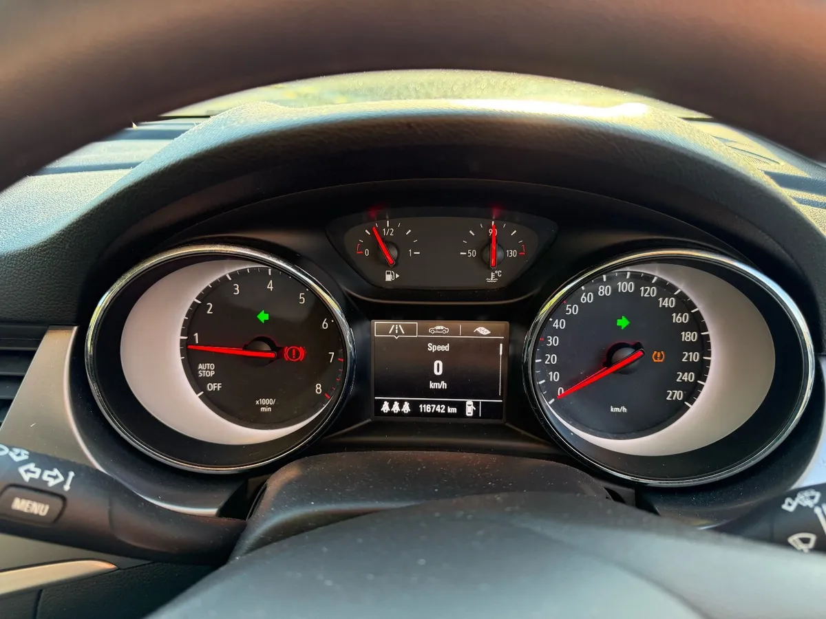 Opel Astra 2017 - Image 2