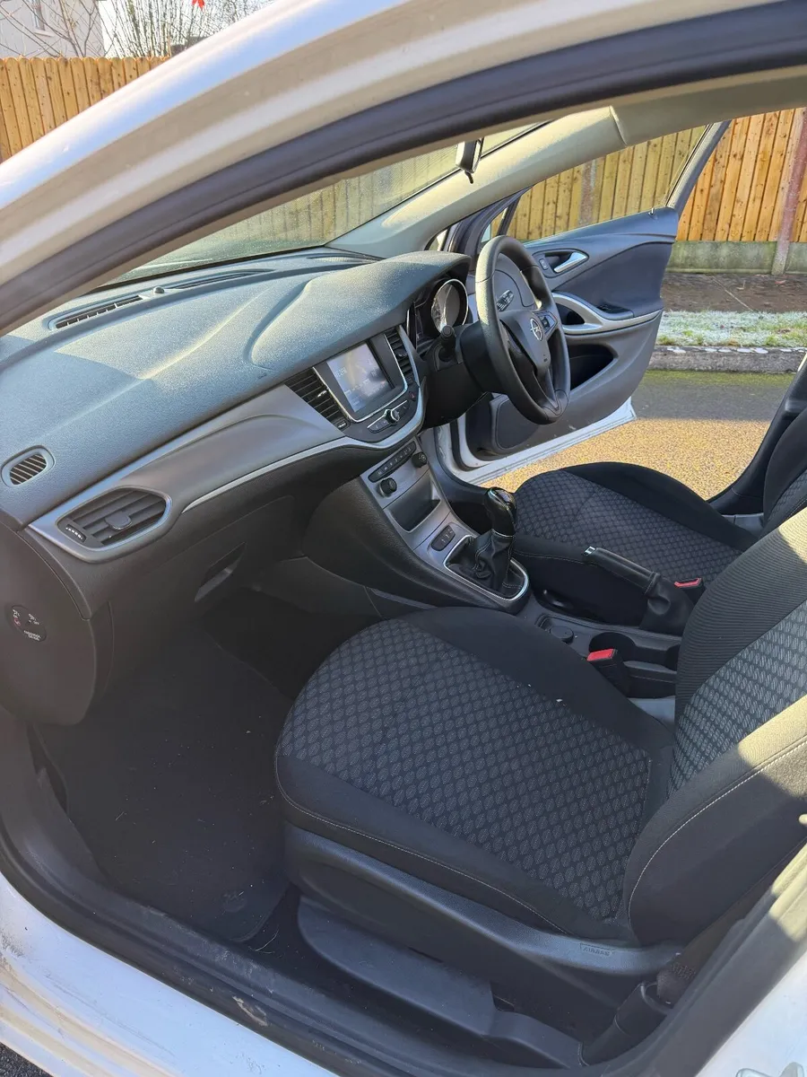 Opel Astra 2017 - Image 3