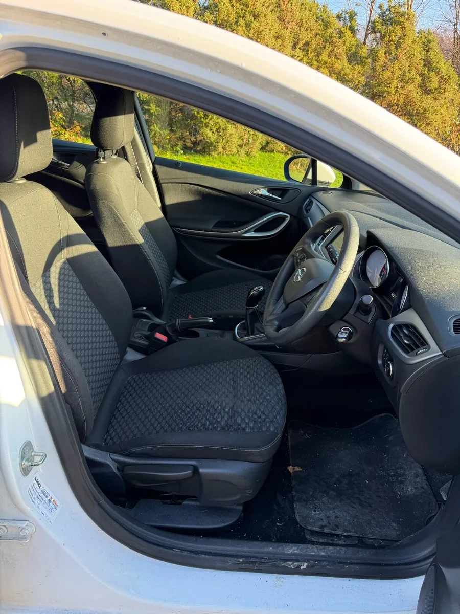 Opel Astra 2017 - Image 4