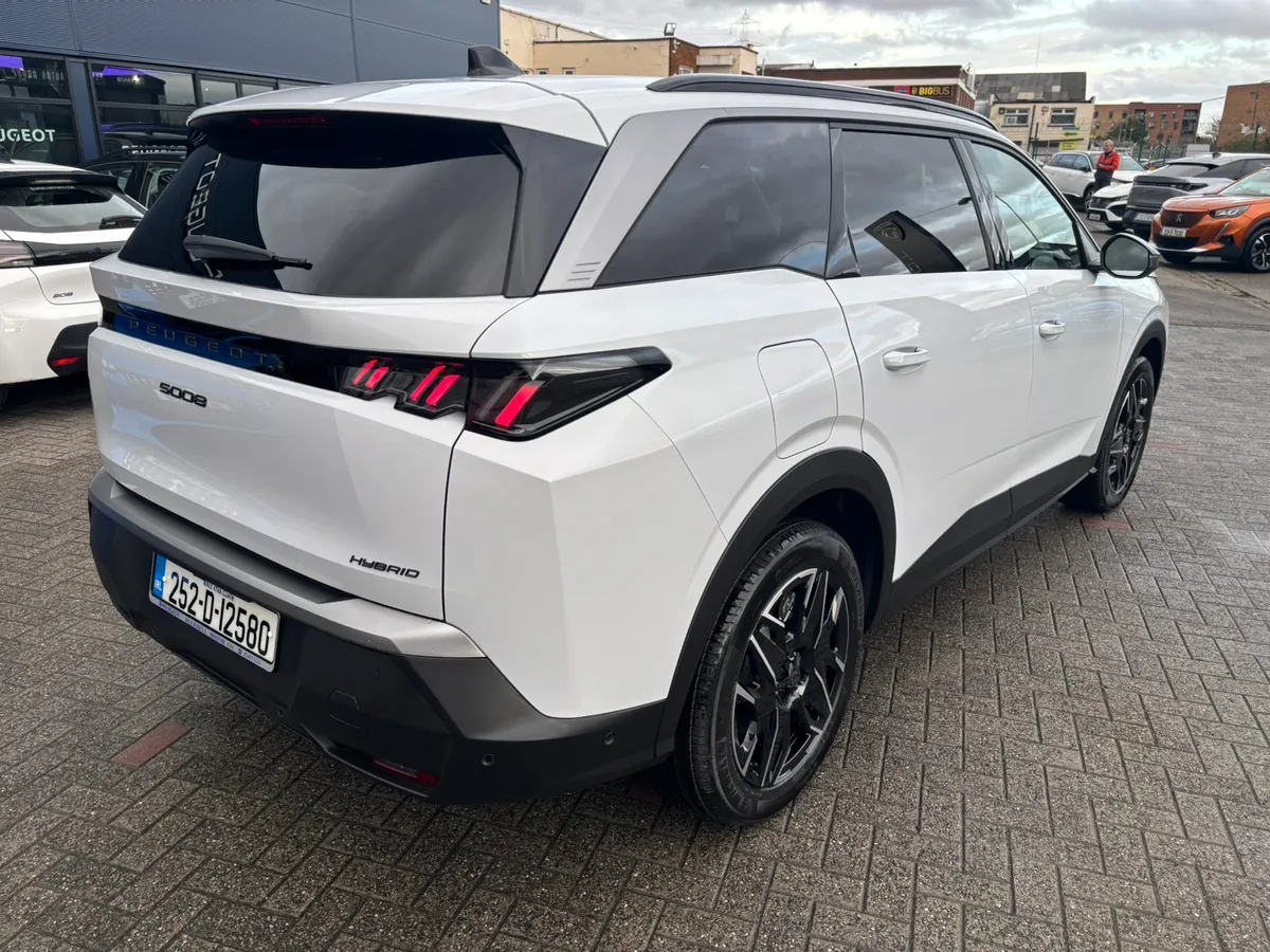 2025 Peugeot 5008 Allure Hybrid pre reg save 000's - Image 3