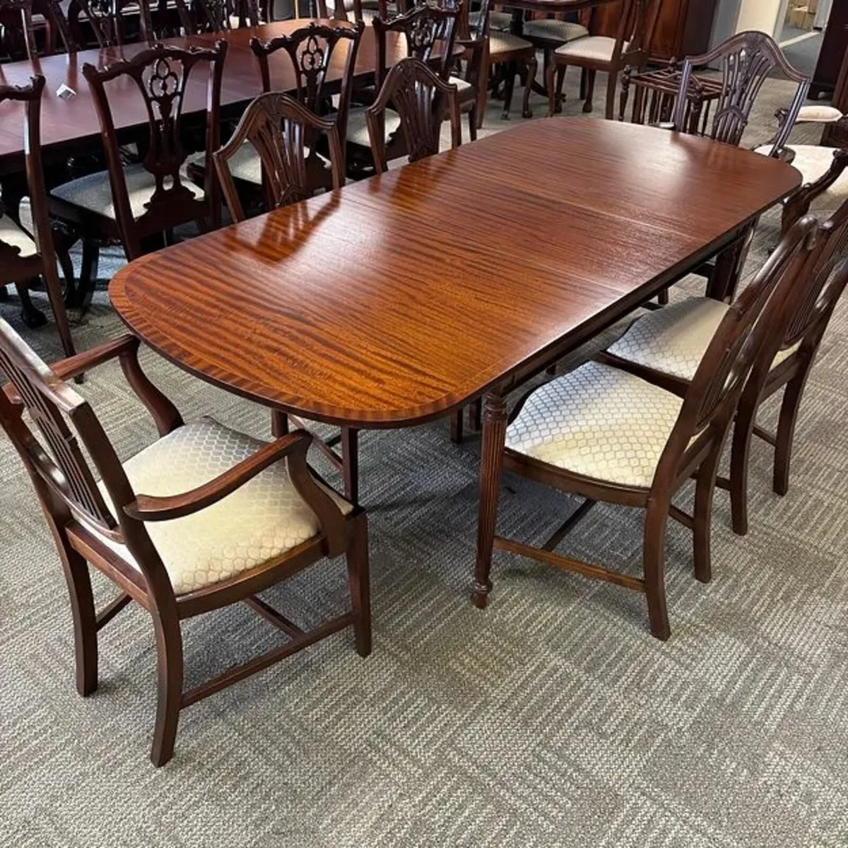 Regency mahogany extendable dining table & 6 chair