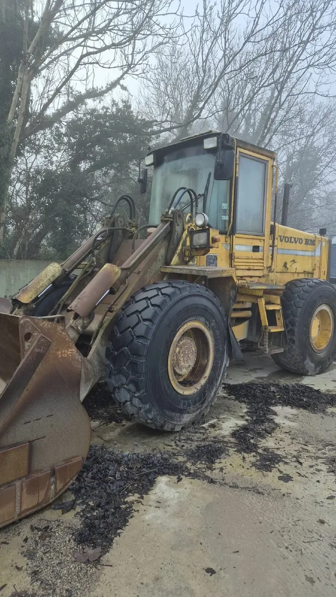 Volvo L90 Loading Shovel - Image 1