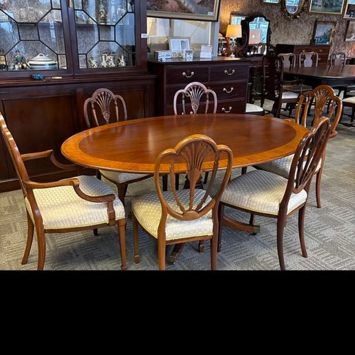 Fabulous oval mahogany inlaid dining table & 6 cha