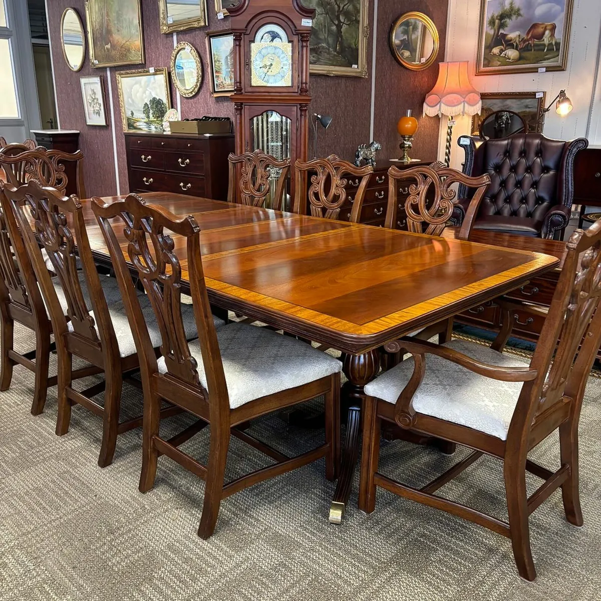 Fabulous rosewood extendable dining table & 8 chai