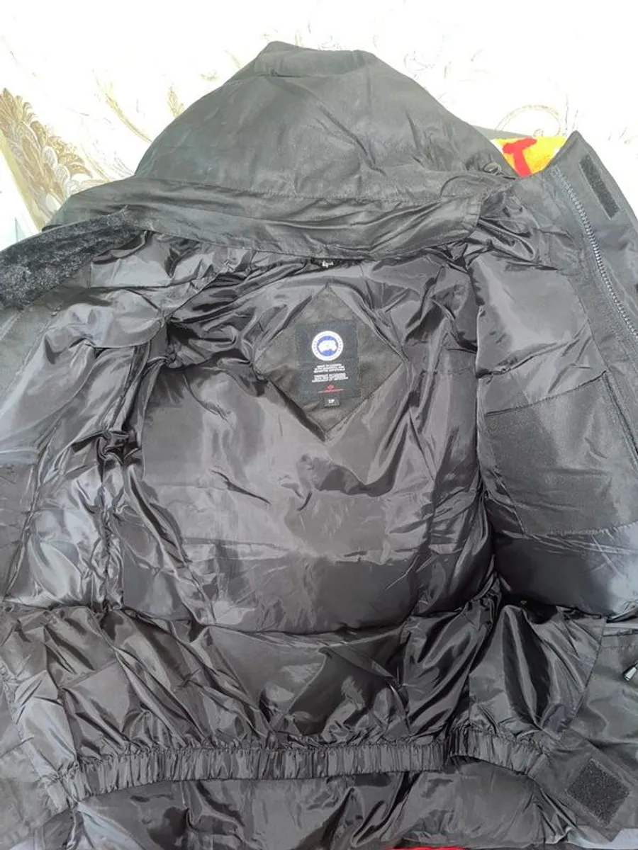 Canada goose jacket - Image 3