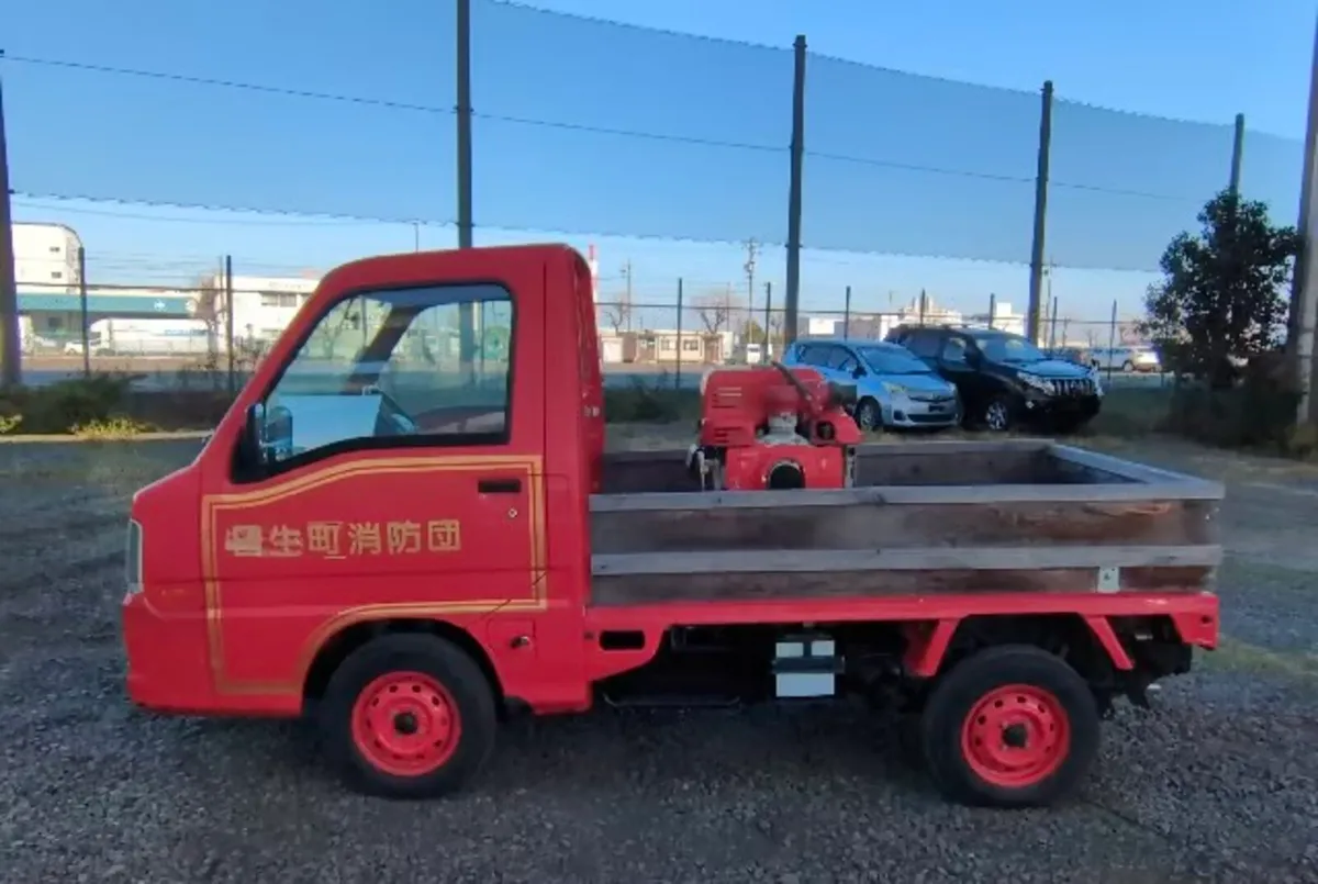 Classic 4 wheel drive Subaru mini fire truck - Image 2