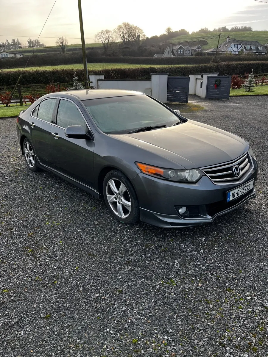 Honda Accord 2010 - Image 2