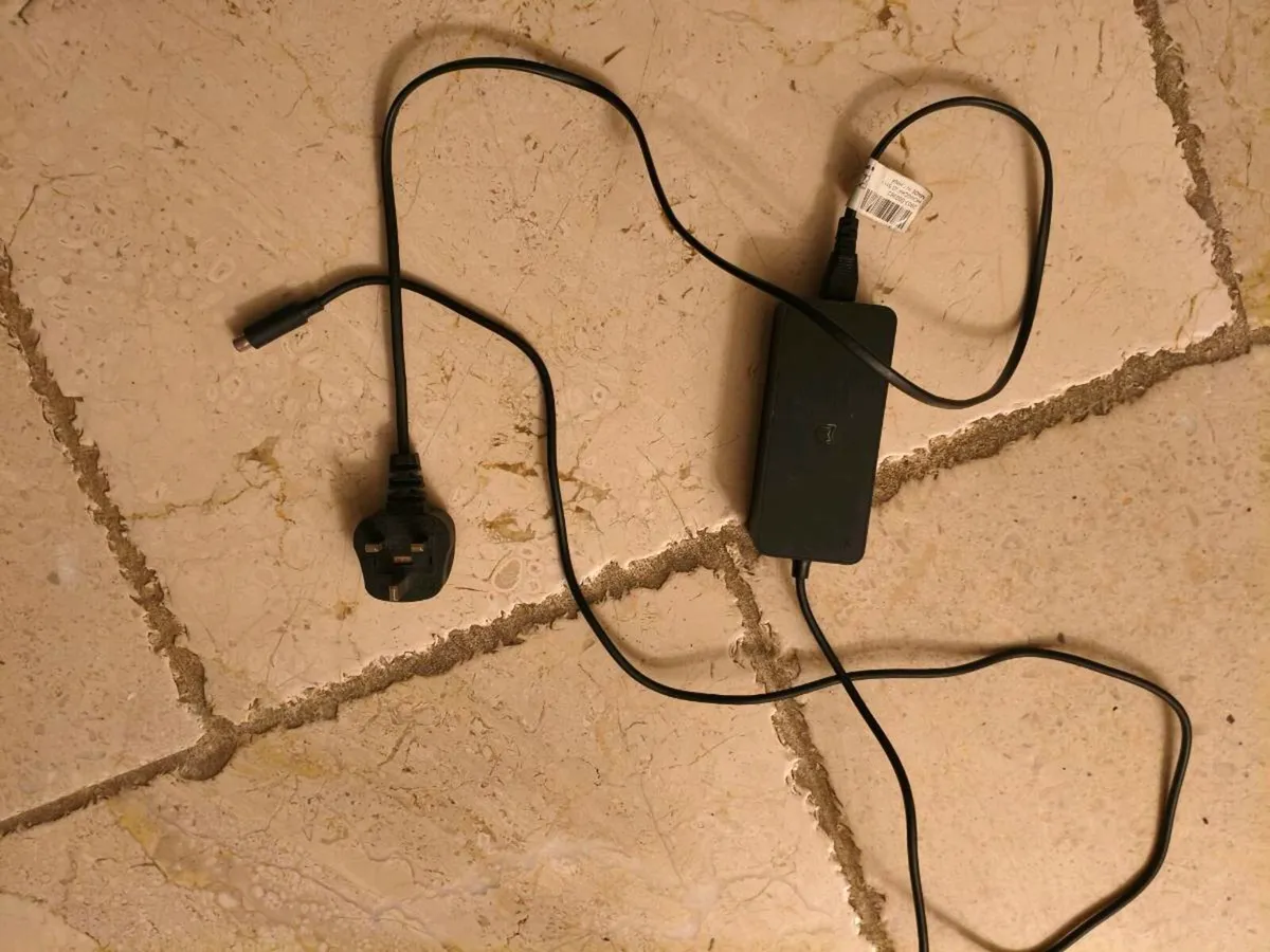 Electric scooter + accessories - Image 2