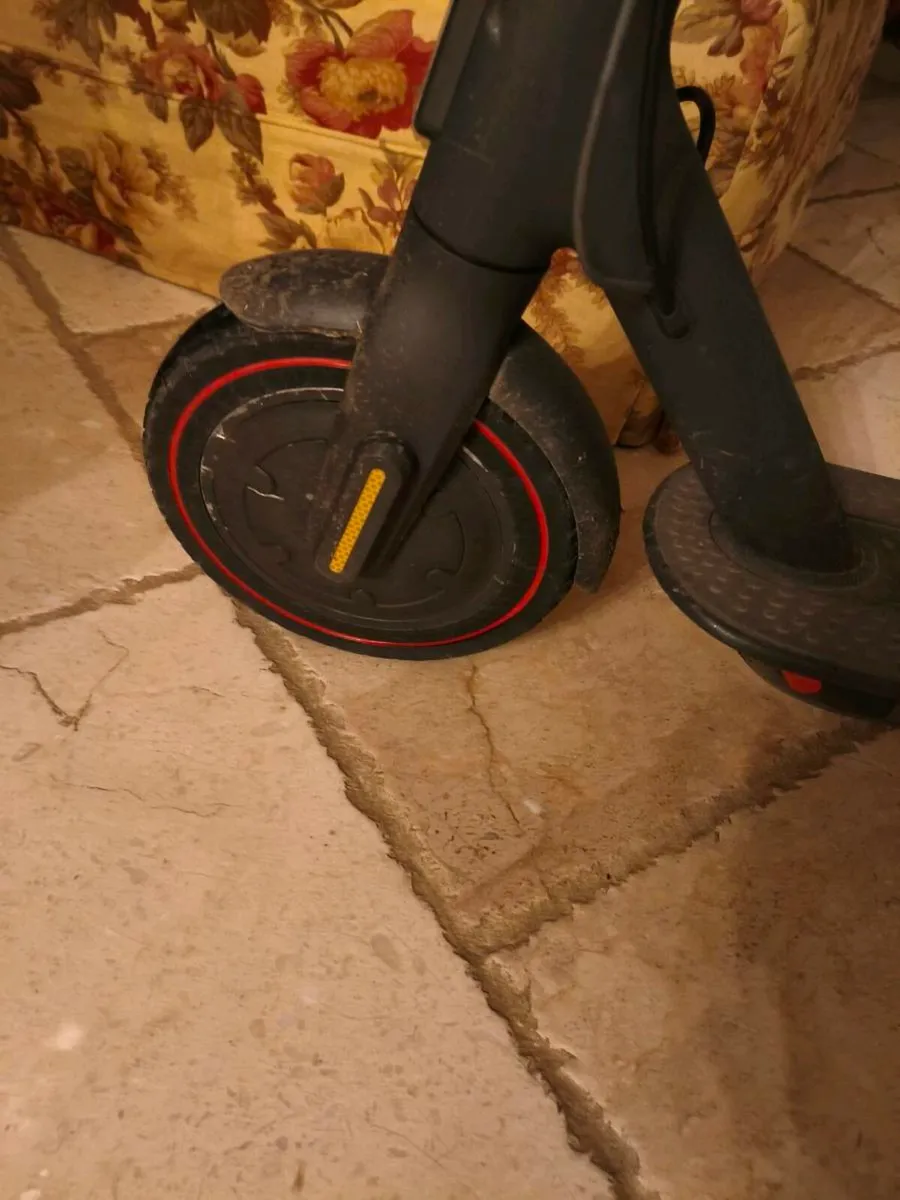 Electric scooter + accessories - Image 3