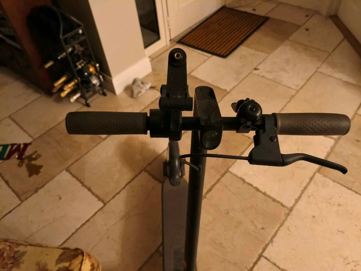 Electric scooter + accessories - Image 4