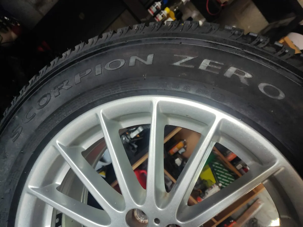 Jaguar 18" Pirelli Scorpion Zero Tyres + Wheels - Image 2