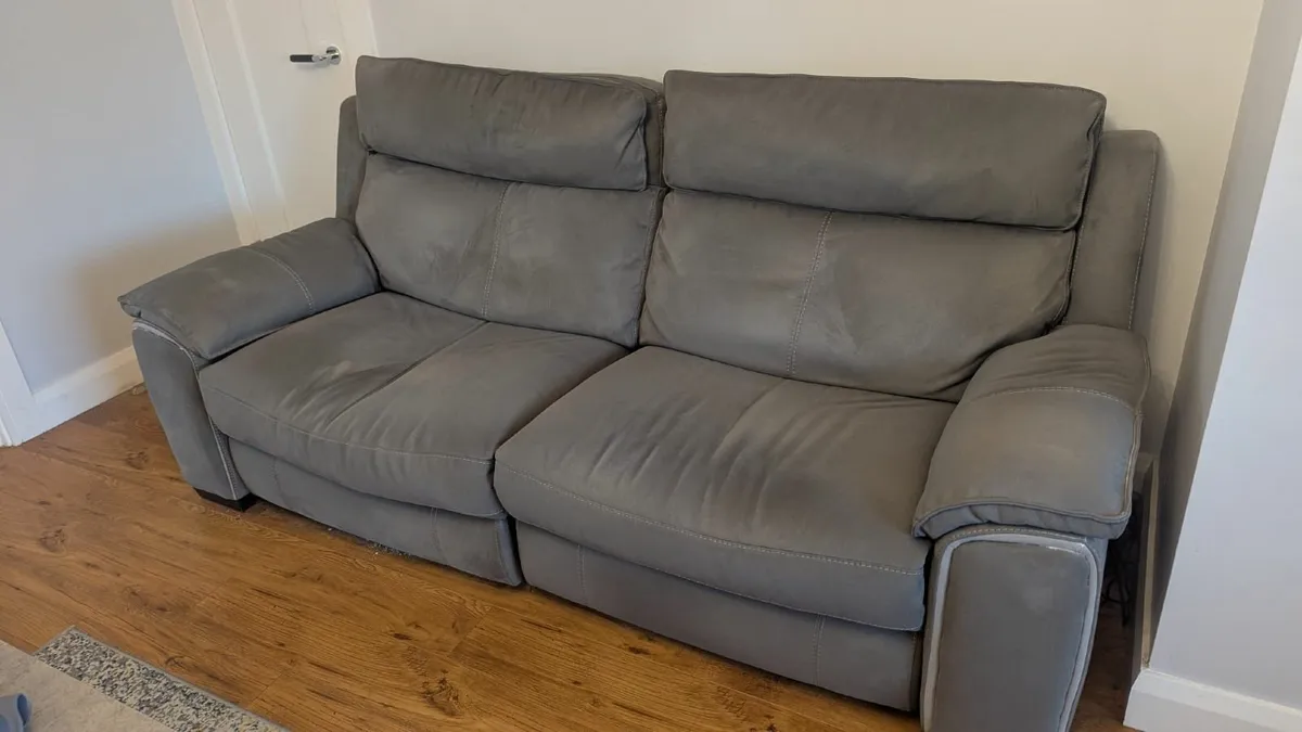 Suite Of Furniture (2 & 3 Seater Power Recliners) - Image 2