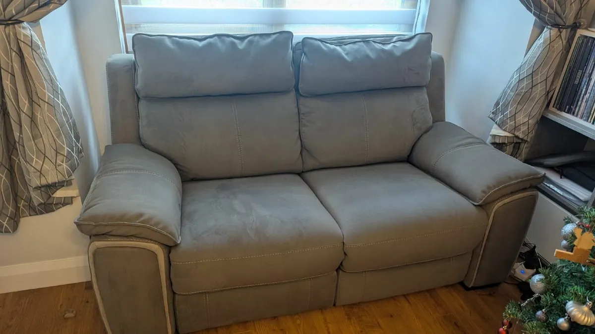 Suite Of Furniture (2 & 3 Seater Power Recliners) - Image 4