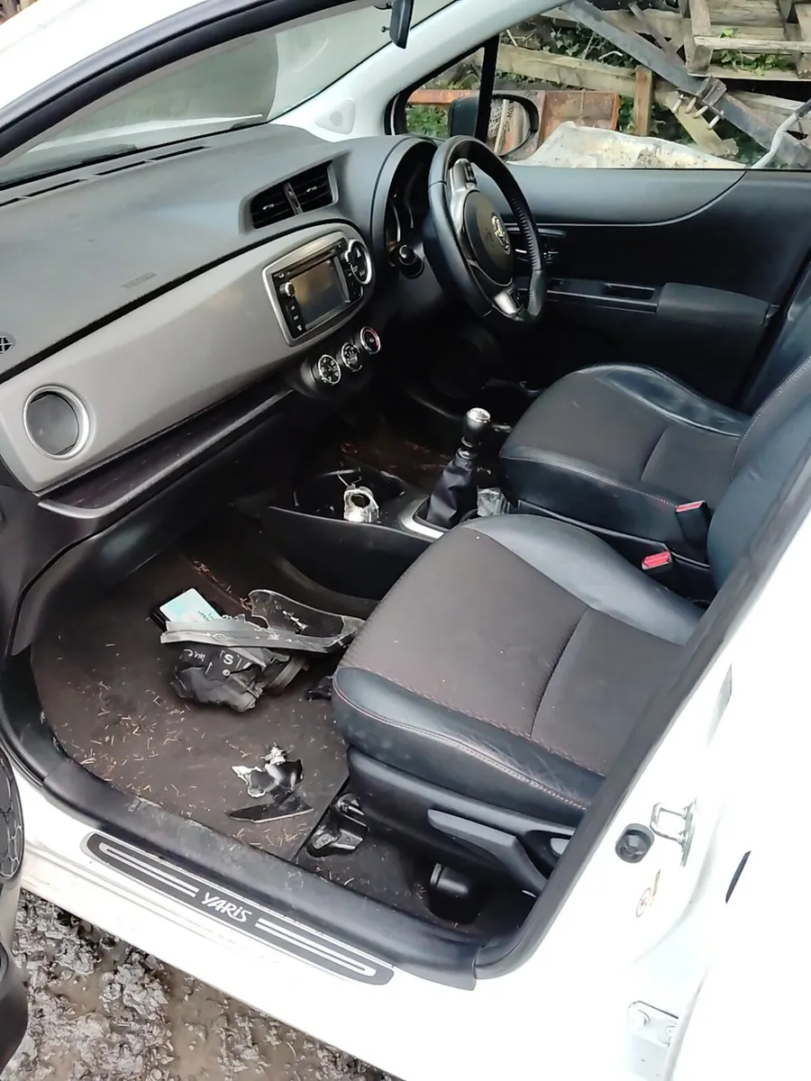 Breaking Toyota Yaris 2013 petrol - Image 3