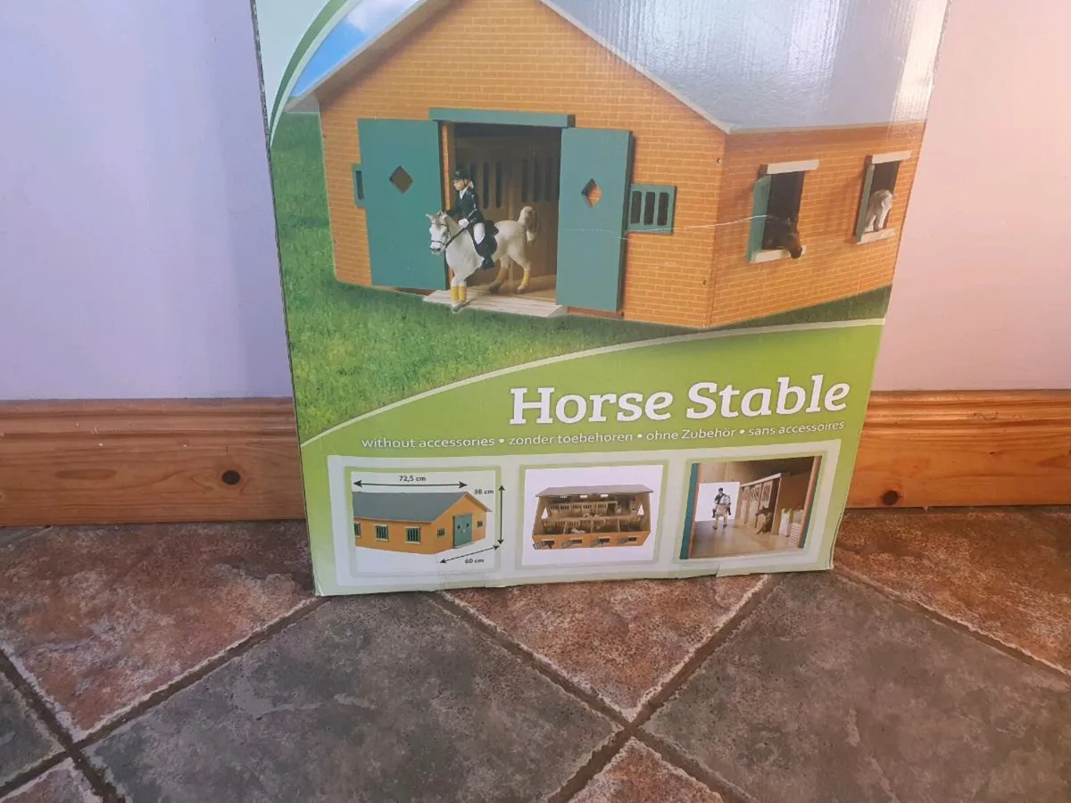 Horse stable (globe kids) - Image 1
