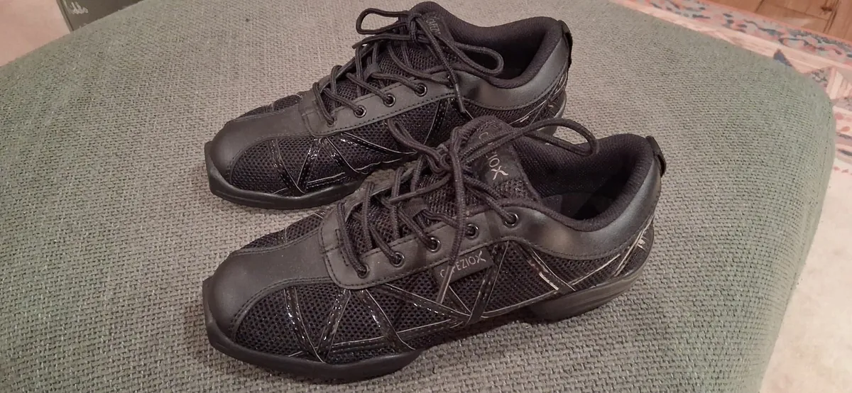 Dance shoes - Image 1