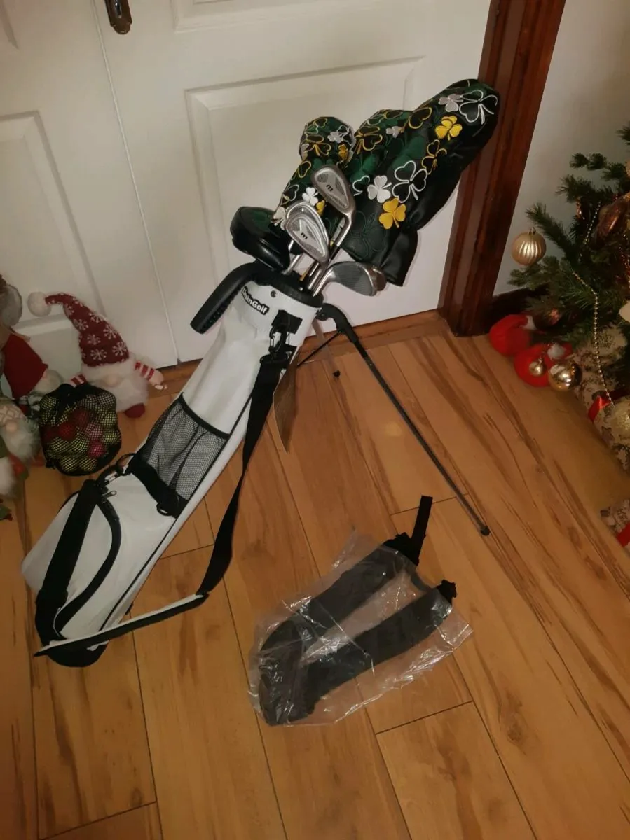 New In Plastic Junior Golf Set Age 12 up - Image 1