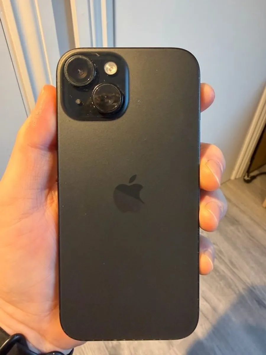 iPhone 15 with case and new official cable - Image 4