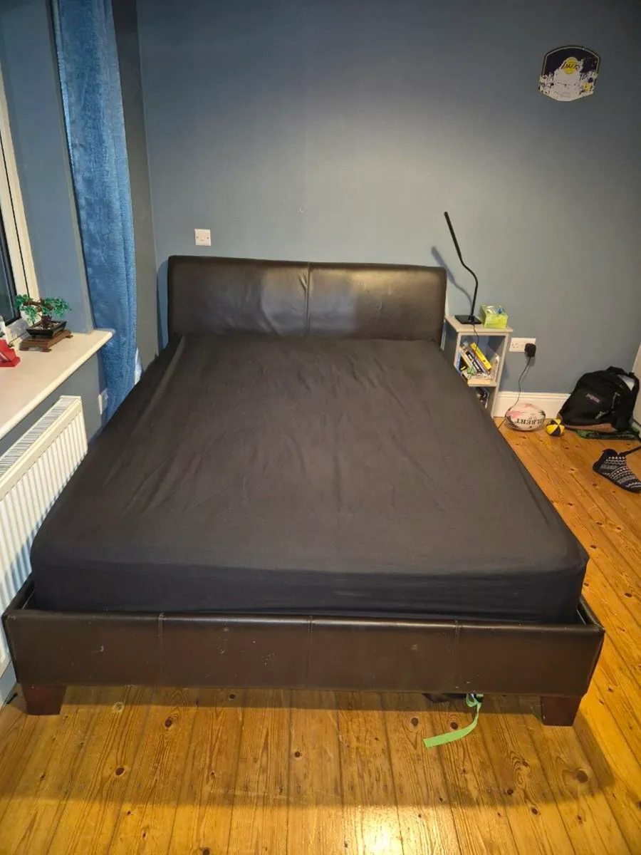 Double bed - Image 1