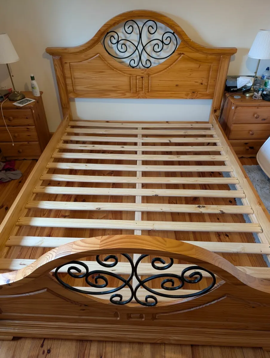 Kingsize wooden bedframe - Image 3