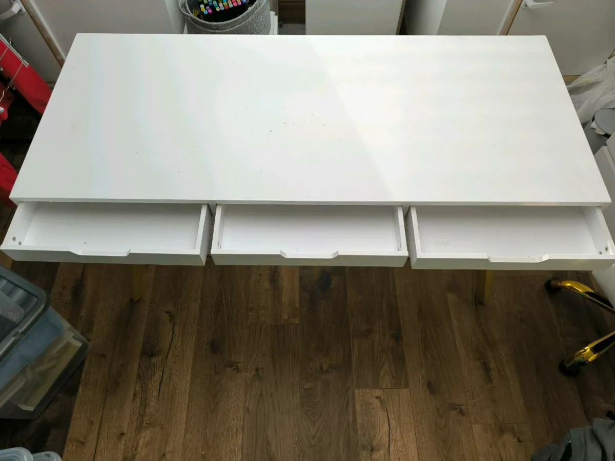 Office table - Image 4