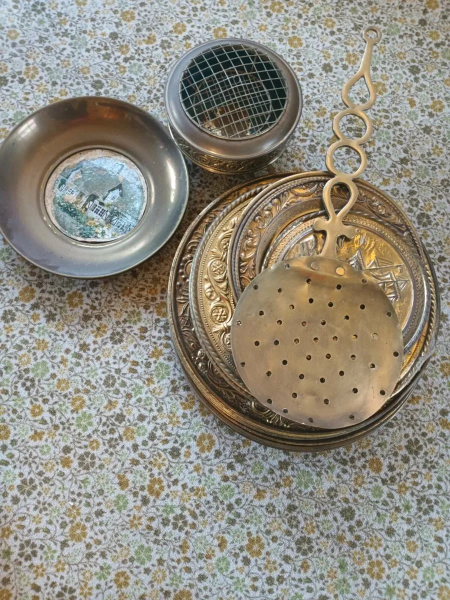 China, glasses, bottles, cast iron pots, brass pie - Image 3