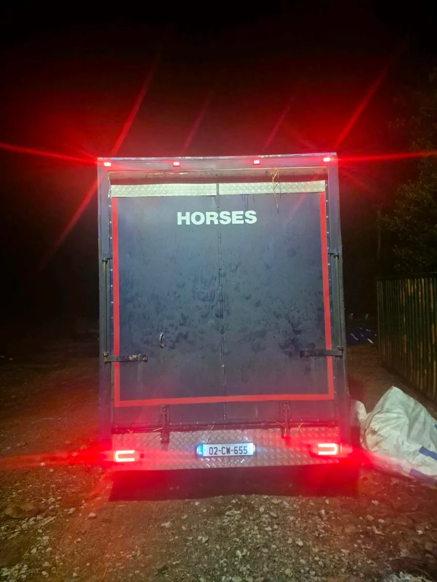 02 Mercedes atigo - Image 1