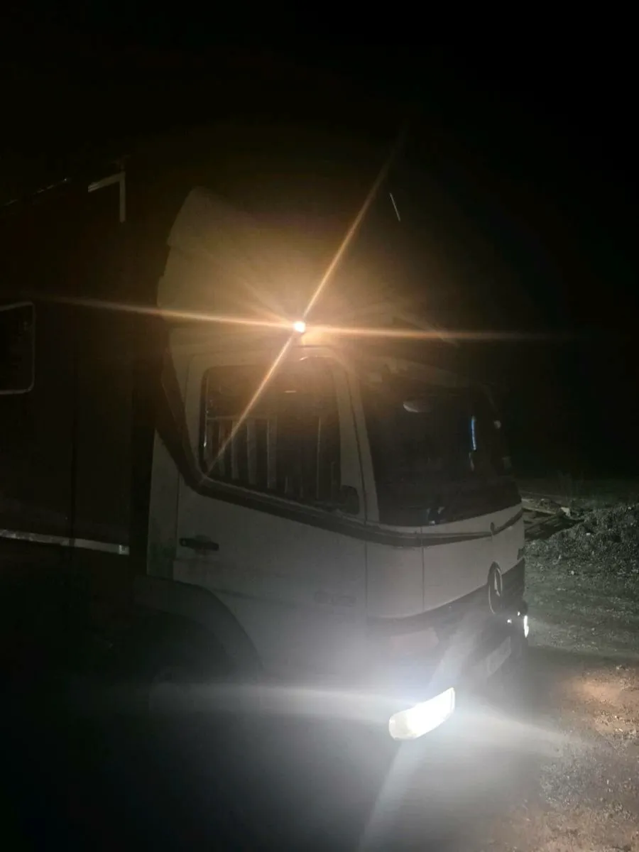 02 Mercedes atigo - Image 4