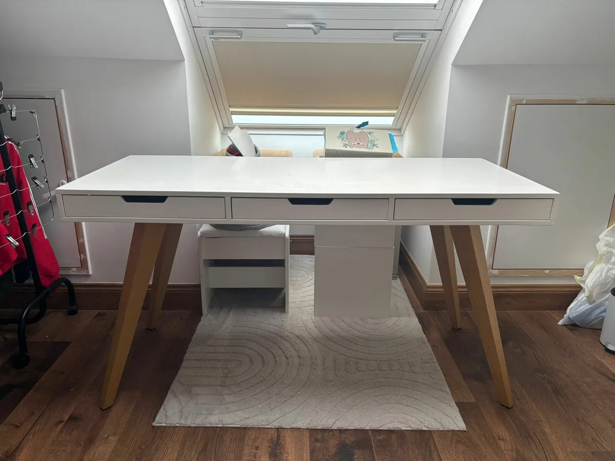 Office table - Image 1