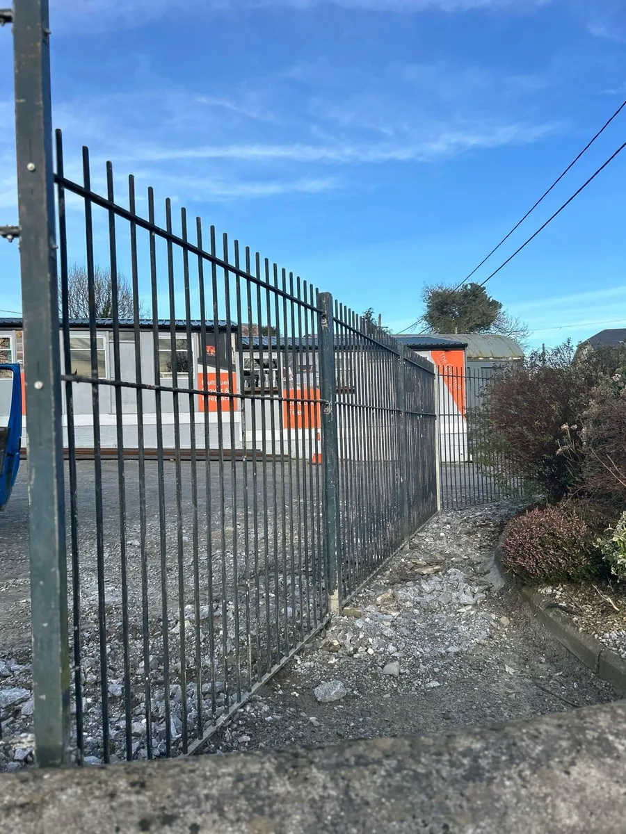 Fencing panels - Image 1