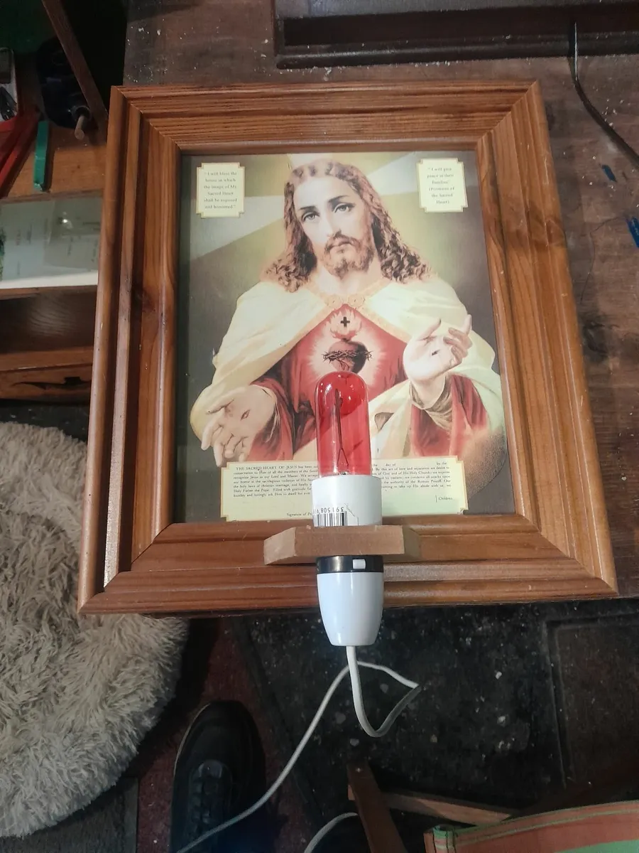 Sacred heart  alter  lamp - Image 2