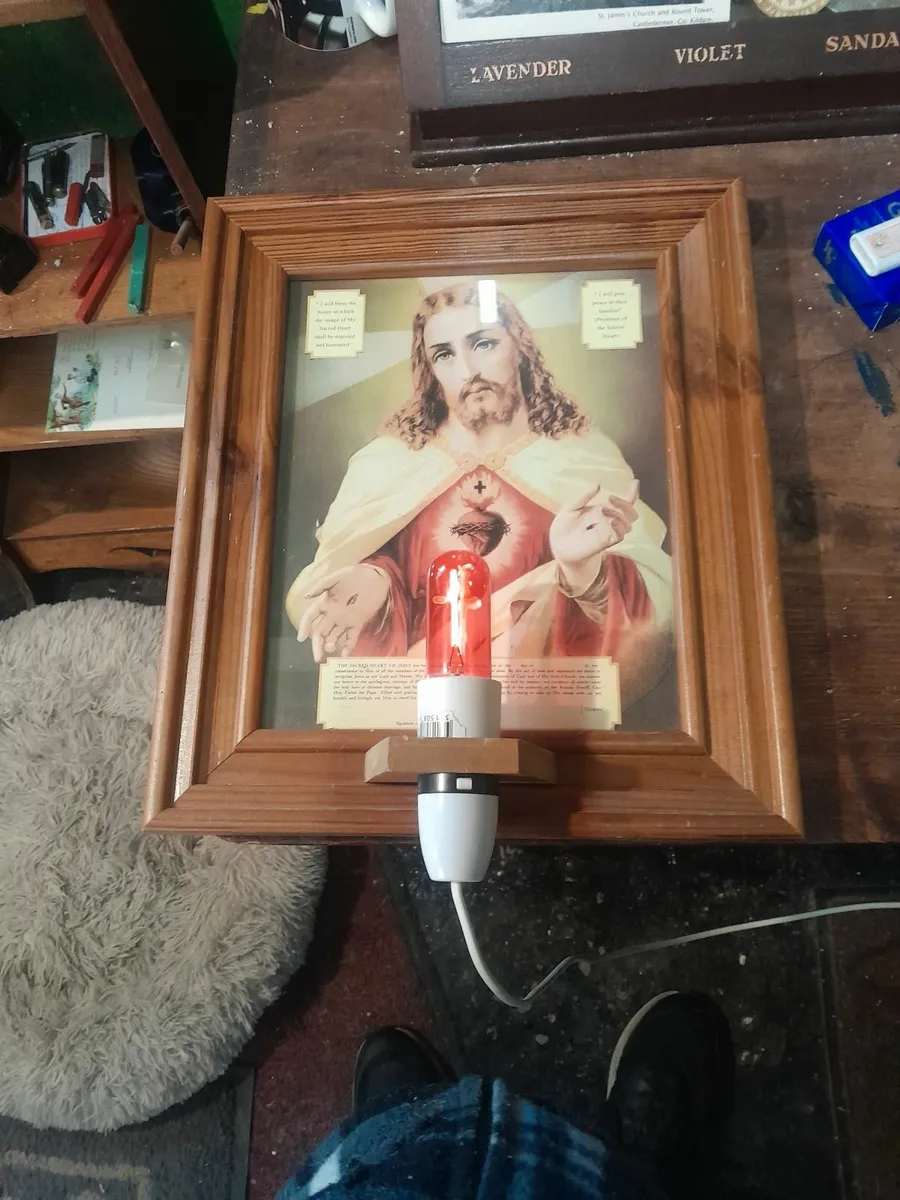 Sacred heart  alter  lamp - Image 3