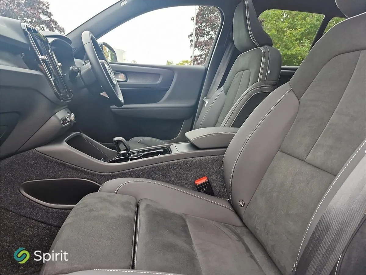 Volvo XC40 Fully Electric 231hp Ultimate, Pan Sunr - Image 4