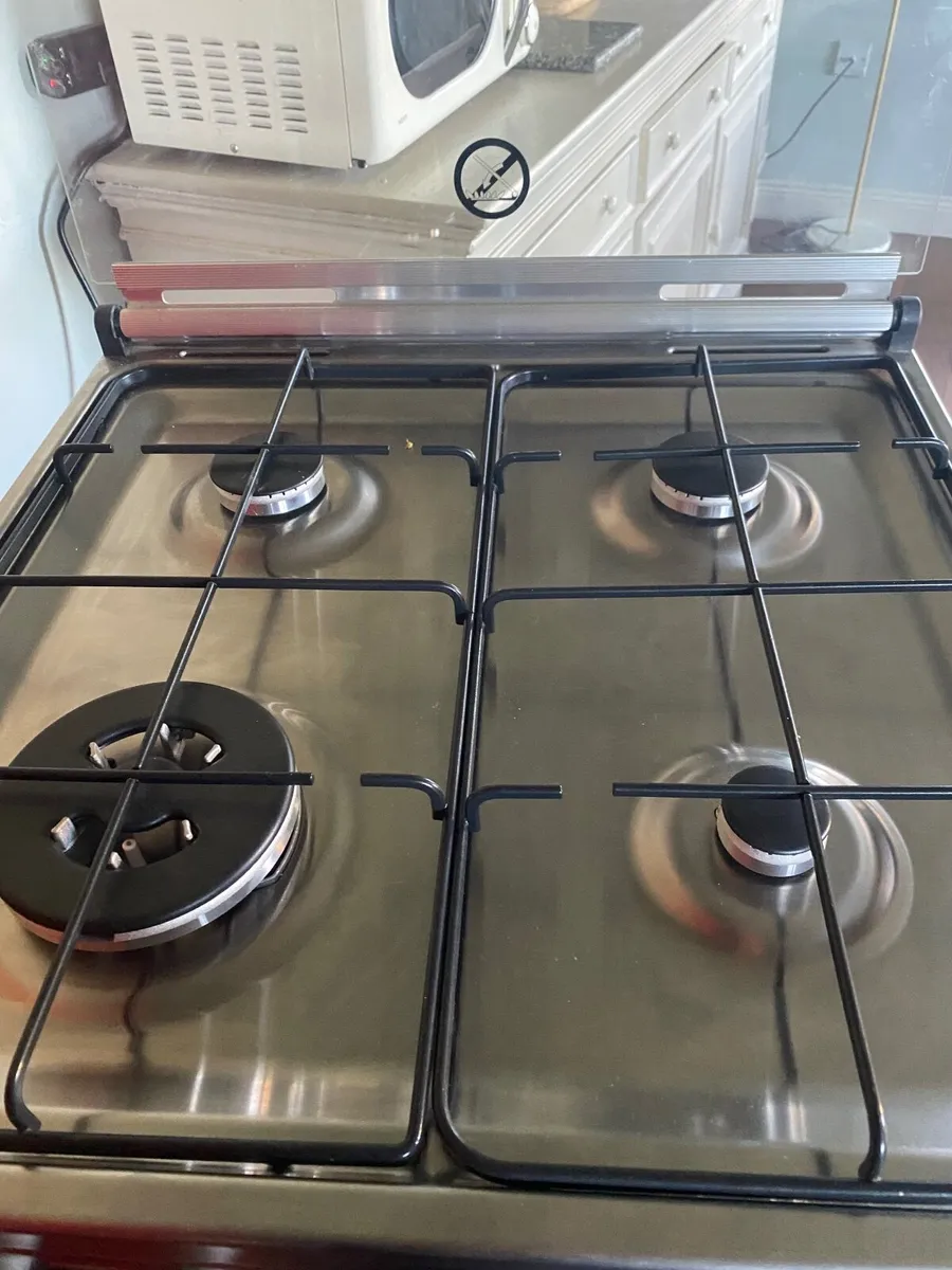 Hotpoint gas cooker - Image 2