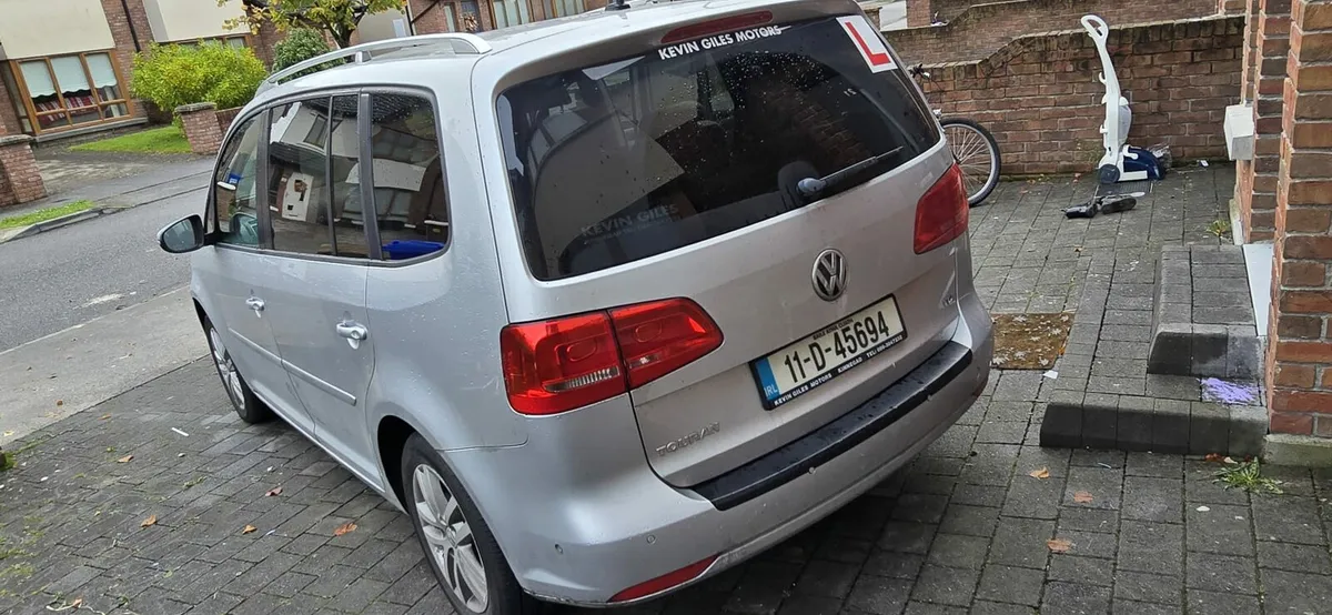 Volkswagen Touran 2011 7-seater - Image 1