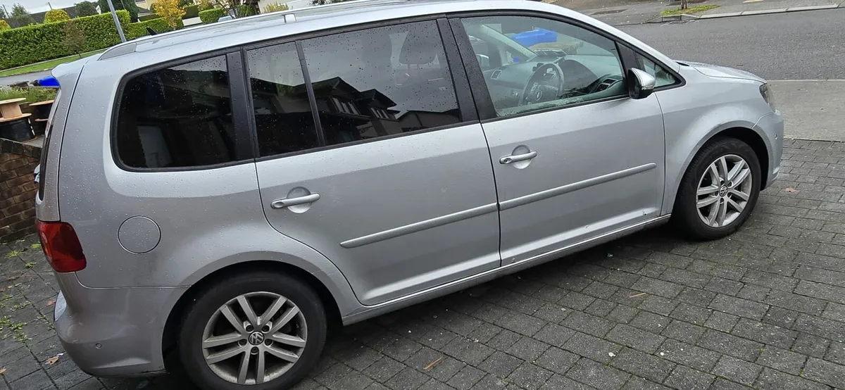 Volkswagen Touran 2011 7-seater - Image 4