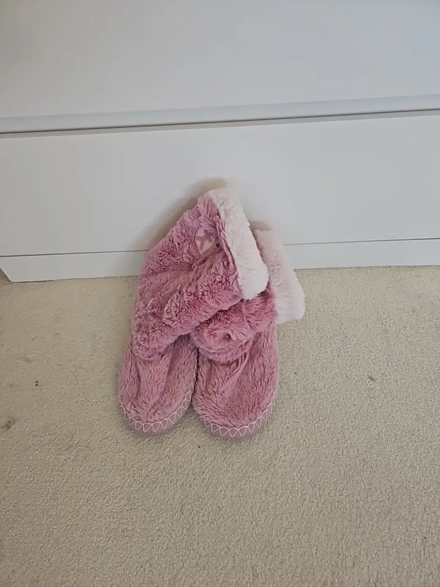 house slippers - Image 1