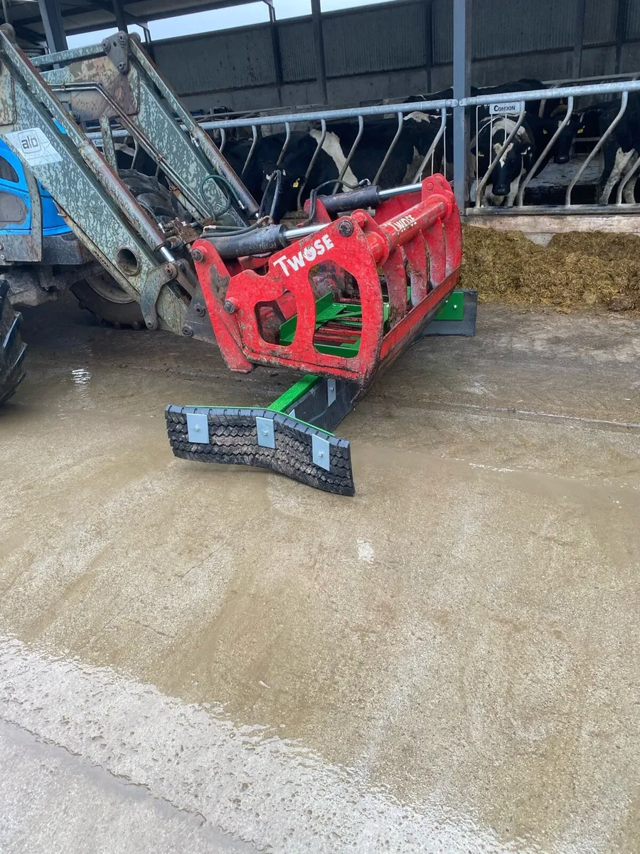 Yard scraper - Image 1