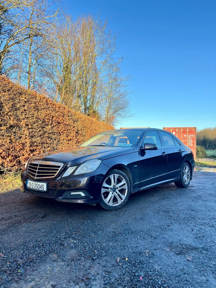 Mercedes E220 AUTO - Image 1