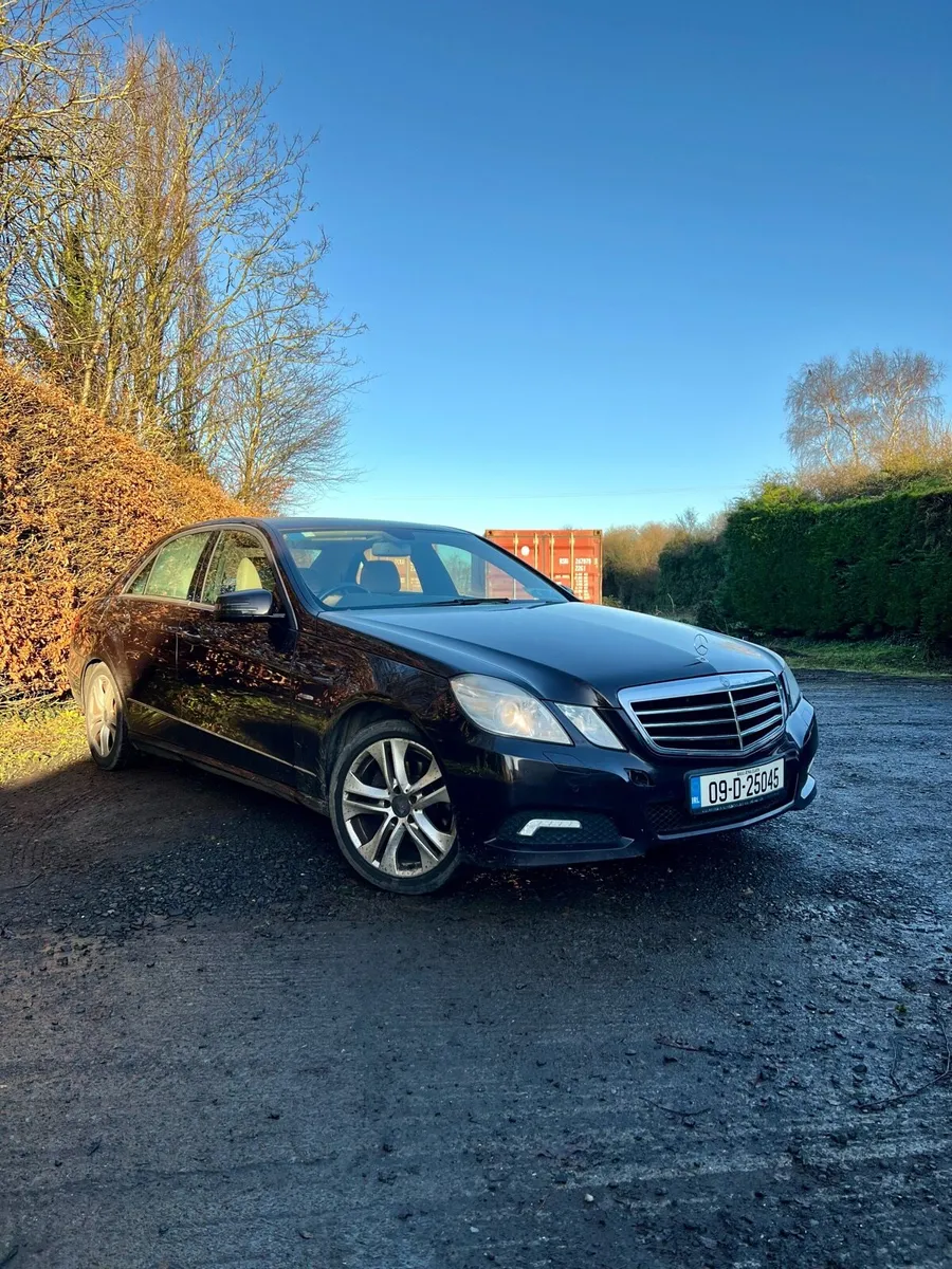 Mercedes E220 AUTO - Image 2