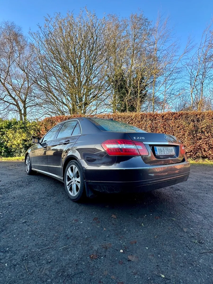 Mercedes E220 AUTO - Image 3