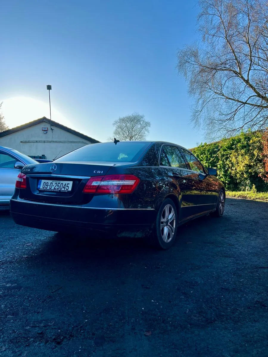 Mercedes E220 AUTO - Image 4