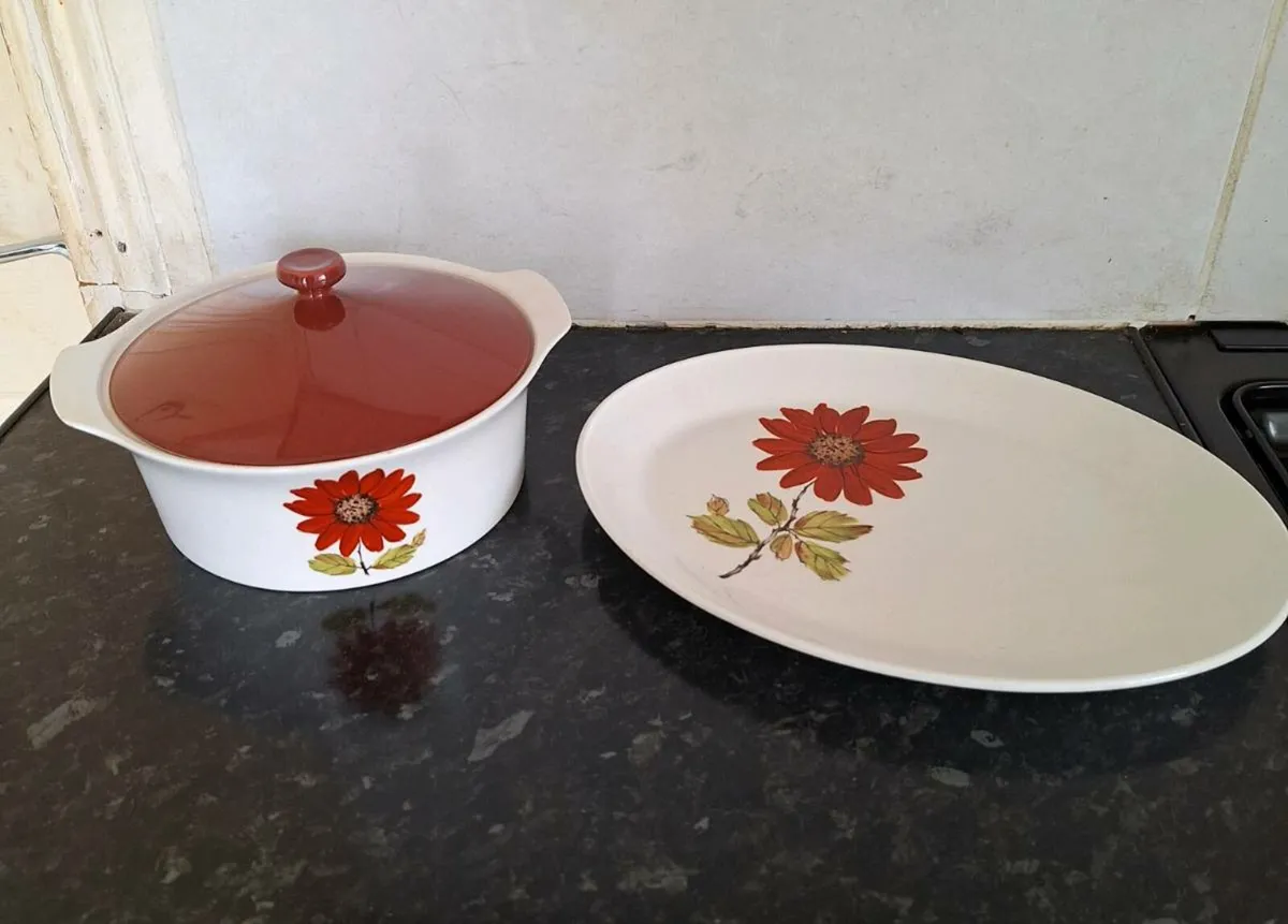Vintage Johnson Bros casserole dish and oval plate - Image 1