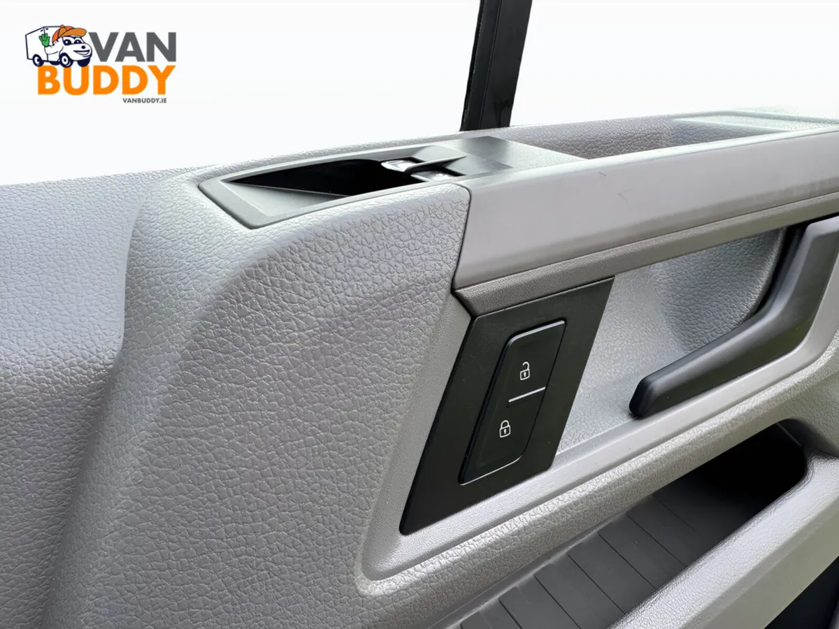 Volkswagen Crafter 2.0 3.5t. New 4.2m Curtainsider - Image 4