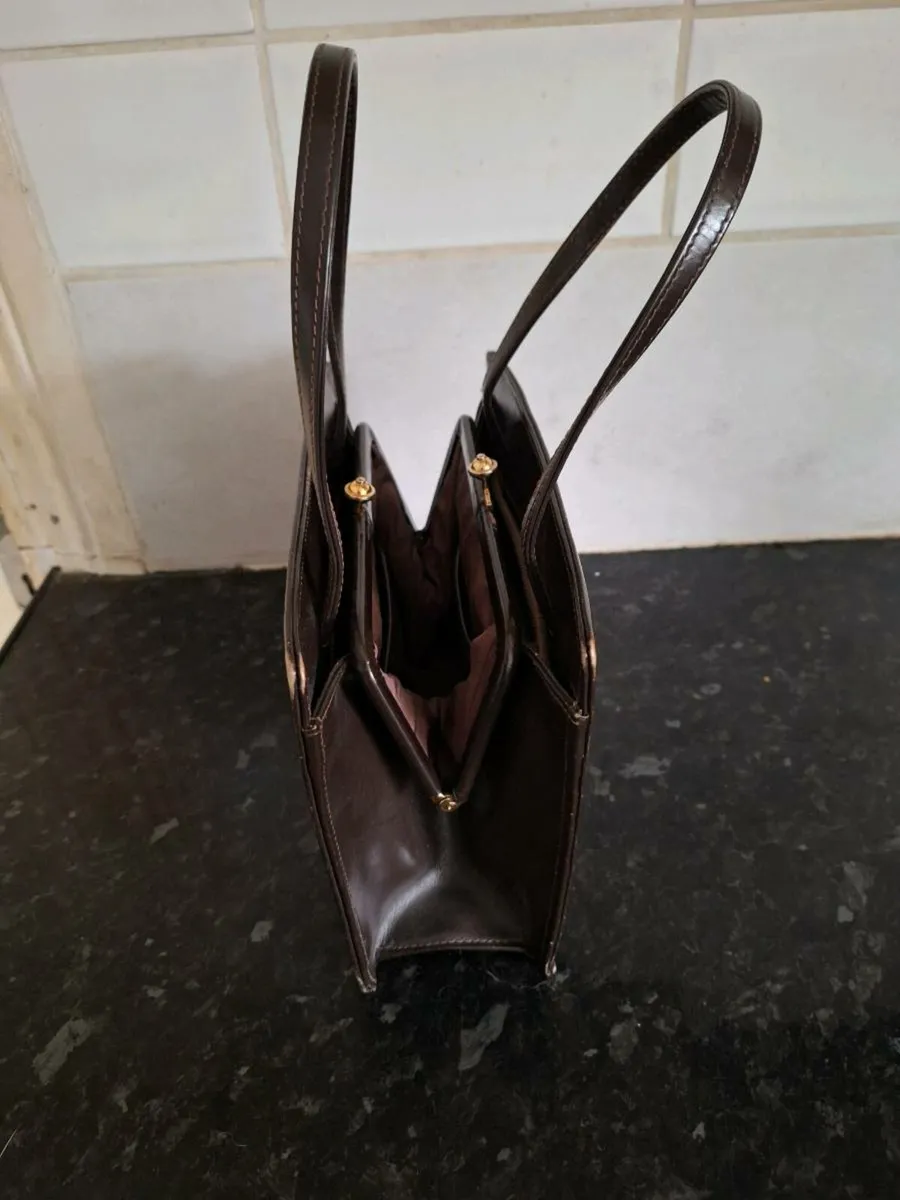 Genuine vintage Beverly leather handbag - Image 4
