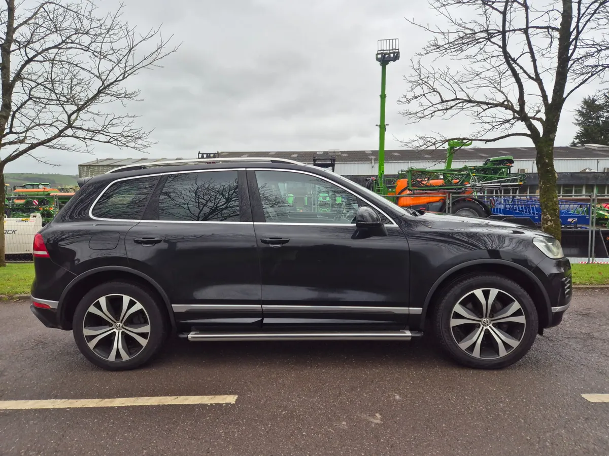 Volkswagon Touareg Crewcab - Image 2