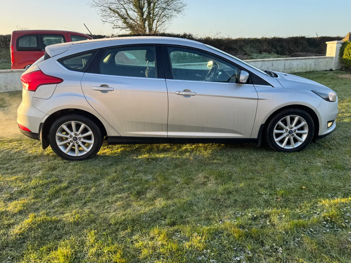 Ford Focus 2018 - Image 3