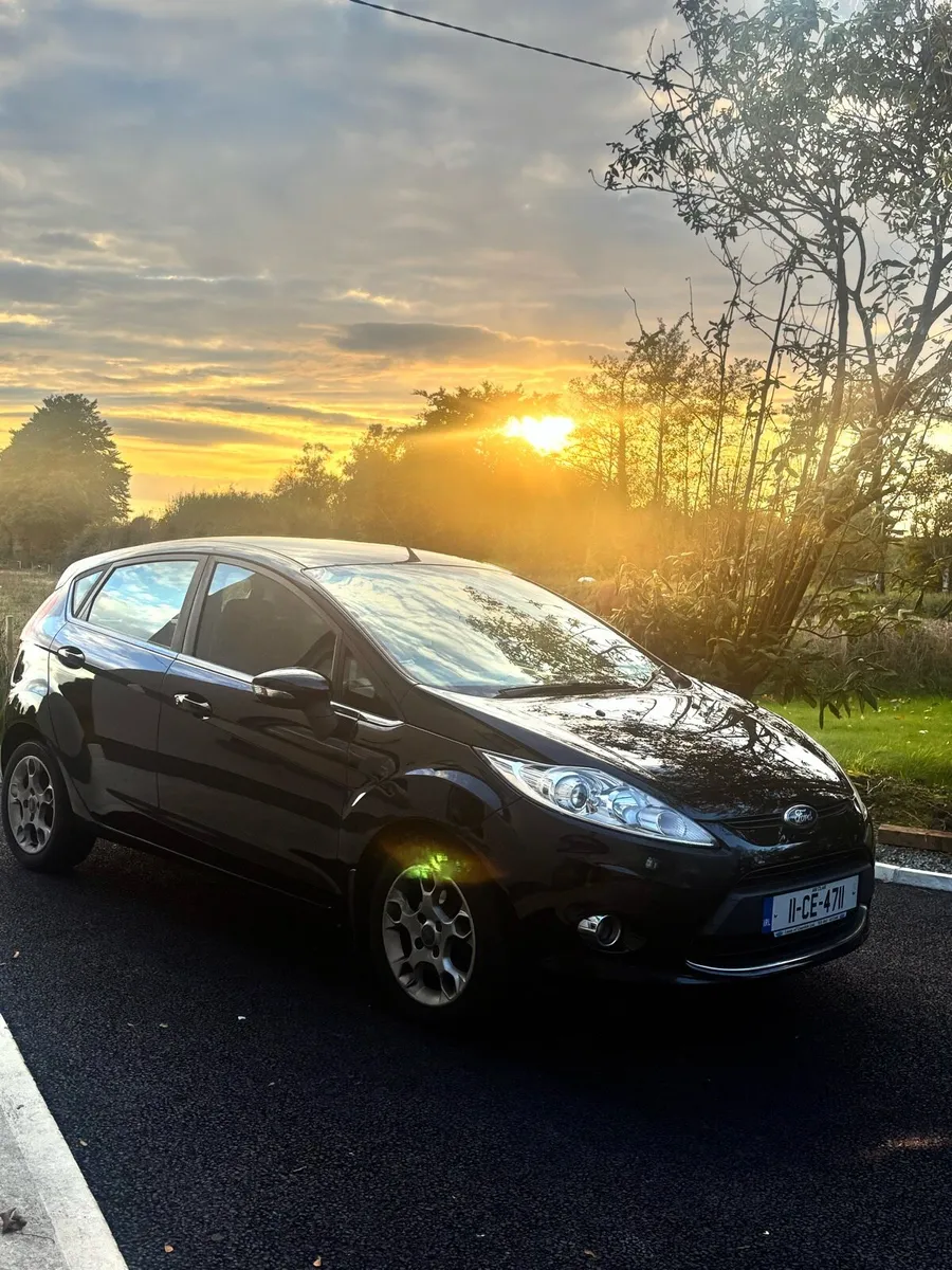 2011 Ford Fiesta - Image 2